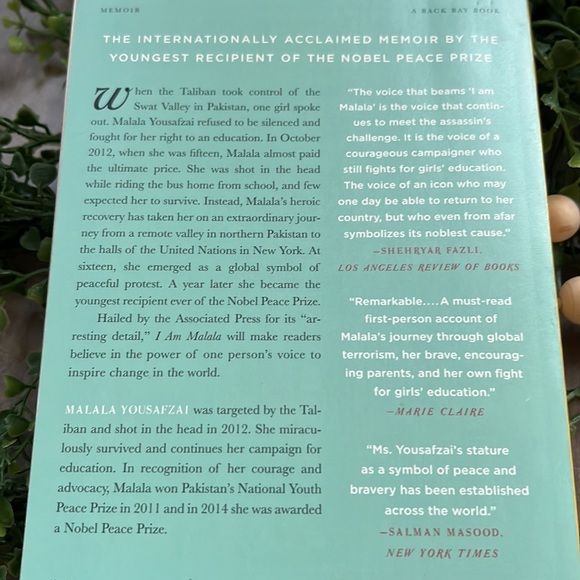 📚 4/$20 BOOK: I am Malala by Malala Yousafzai - Nobel Peace Prize Winner - Picture 2 of 3